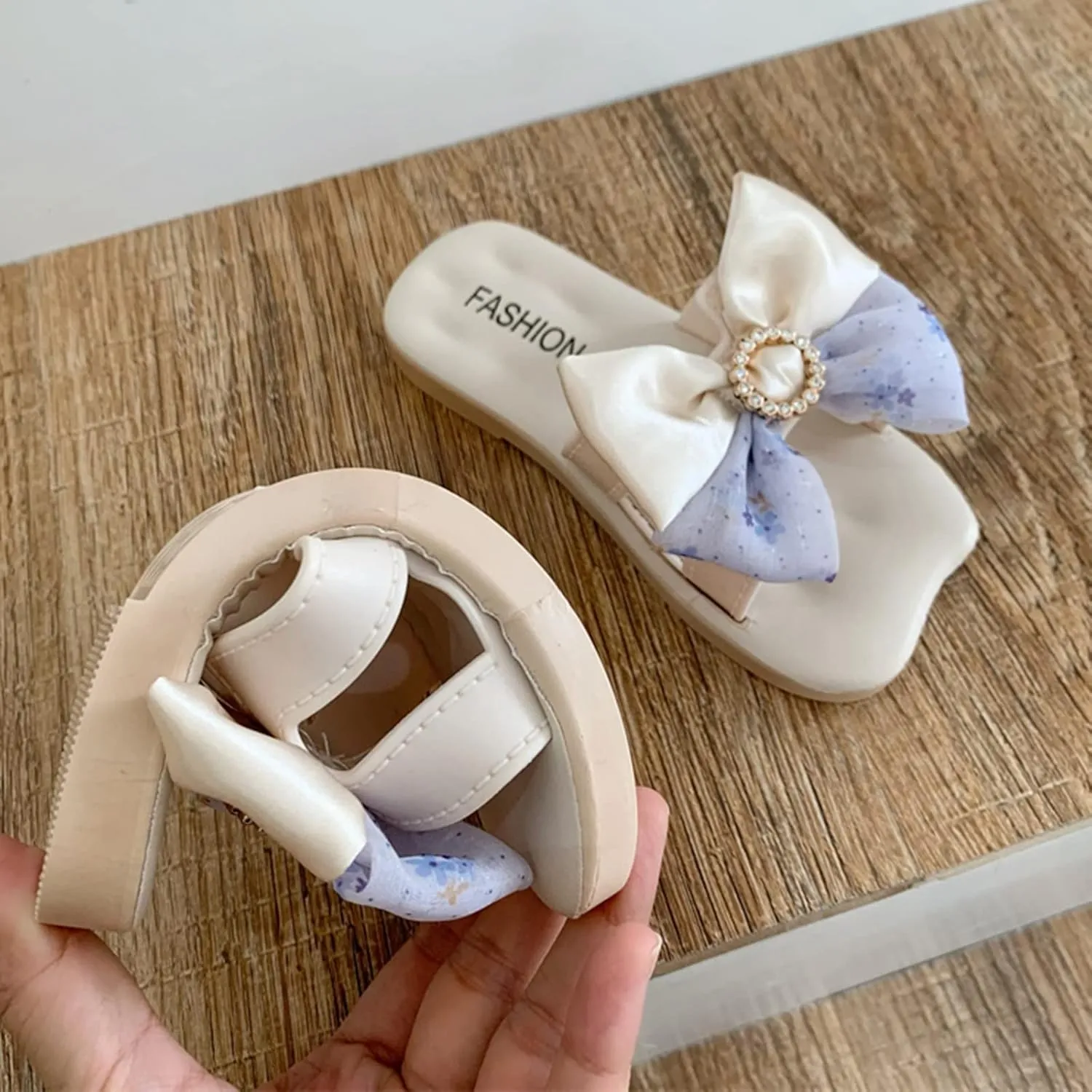 Kids Girls Wedding ay Slippers Square Head Open Toe Flat with Sparkling Bow Satin Bow Sparkling Slippers