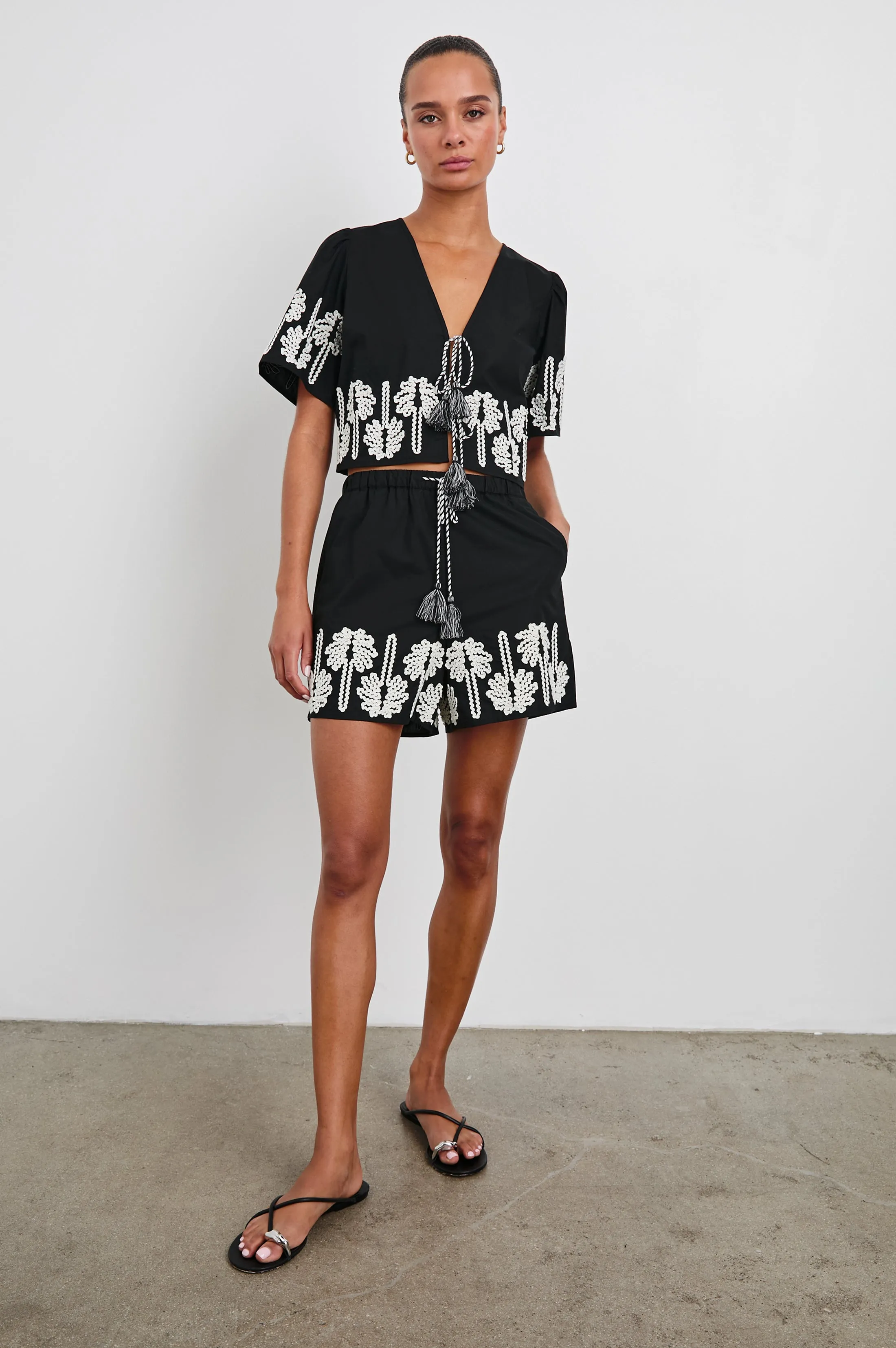 PARI TOP - BLACK IVORY PALM TREES
