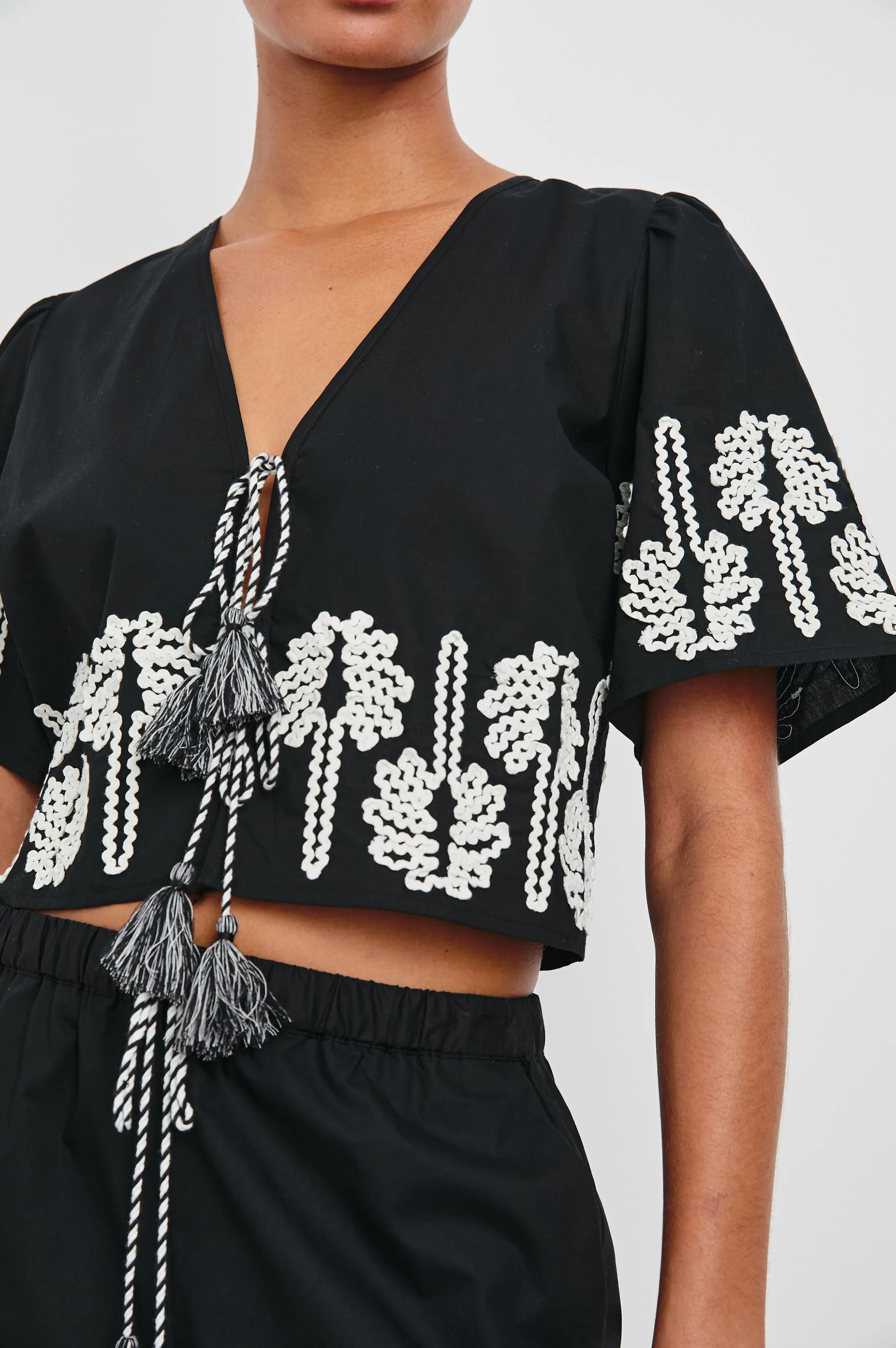 PARI TOP - BLACK IVORY PALM TREES