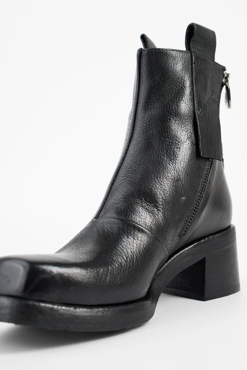 QUINN urban-black zipped ankle boots.