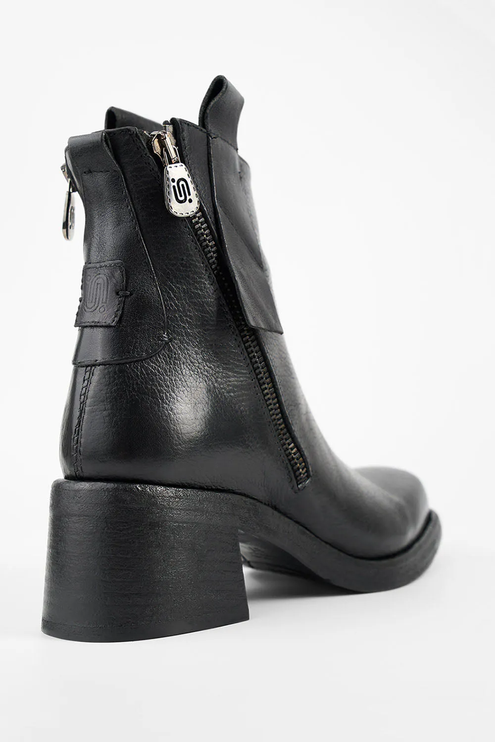 QUINN urban-black zipped ankle boots.