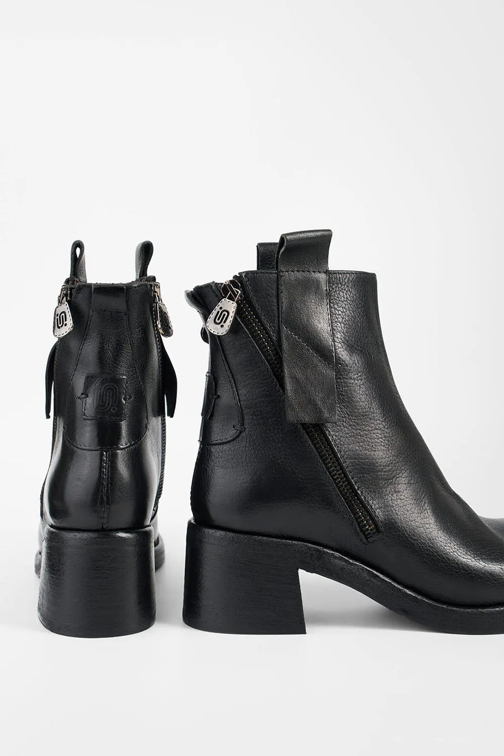 QUINN urban-black zipped ankle boots.