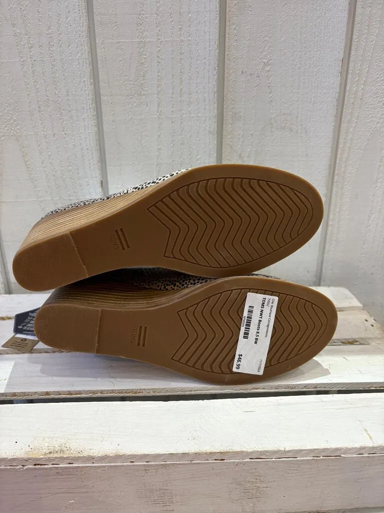 TOMS NWT Kallie Suede Wedge Boot in Macadamia - Size 8.5